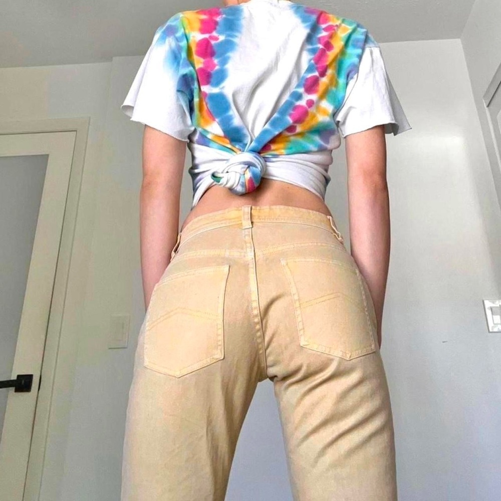 ⭐️VINTAGE ARMANI EXHANGE PALE YELLOW/GOLD COATED CAPRI PANTS⭐️
